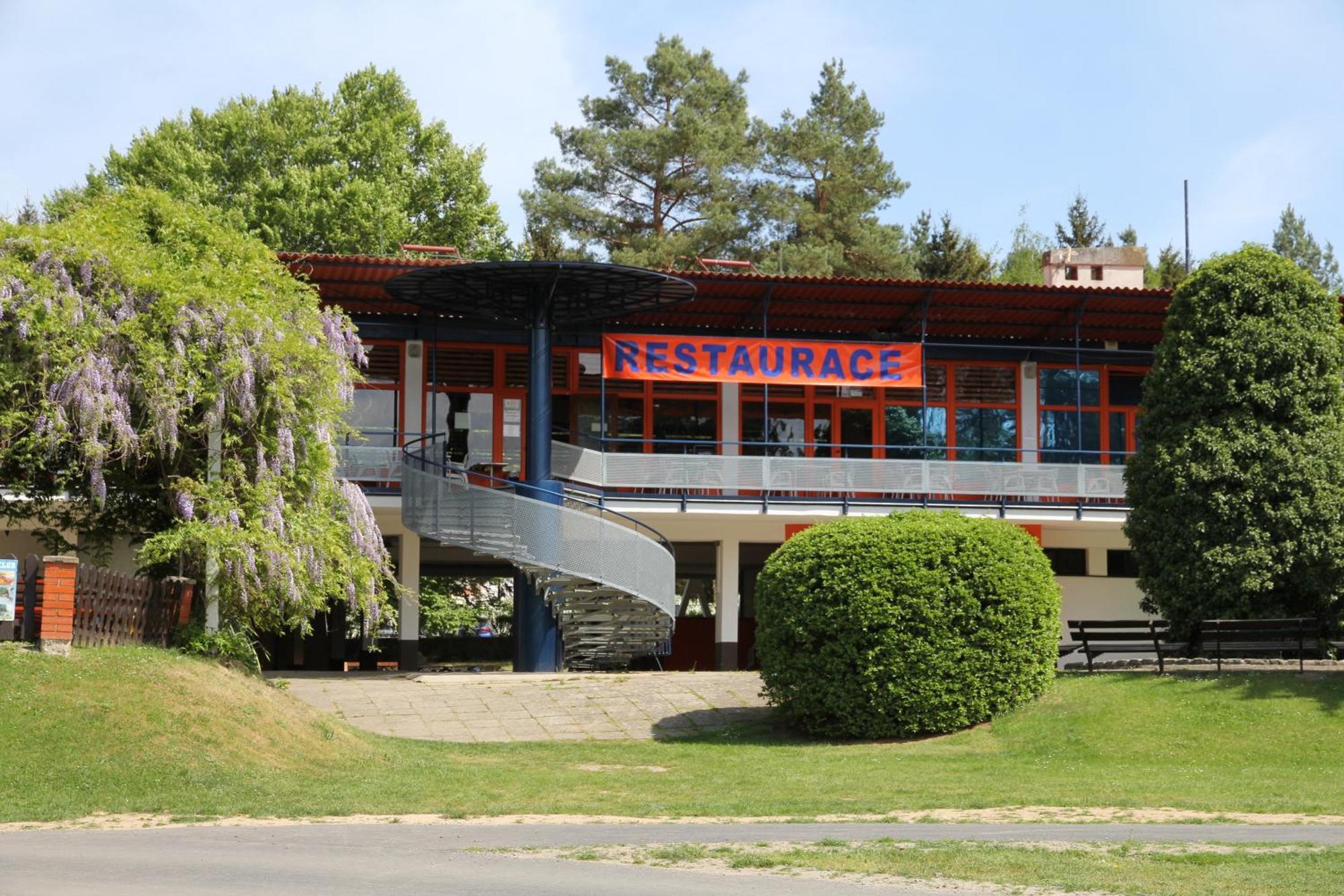 ホテル Juniorcamp Nova Zivohost Křečovice エクステリア 写真